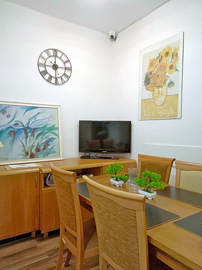 Babel Hostel, Dworzec PKP, Rynek