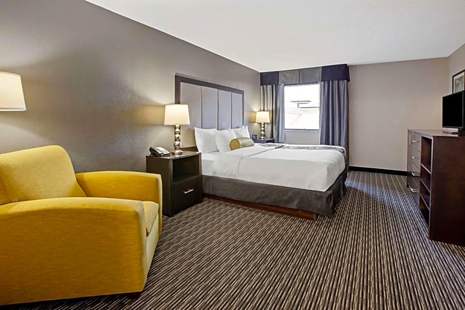 La Quinta Inn & Suites by Wyndham Detroit Metro Airport