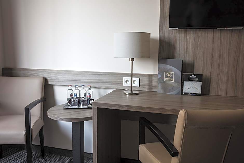 Mezzo Hotel & Business