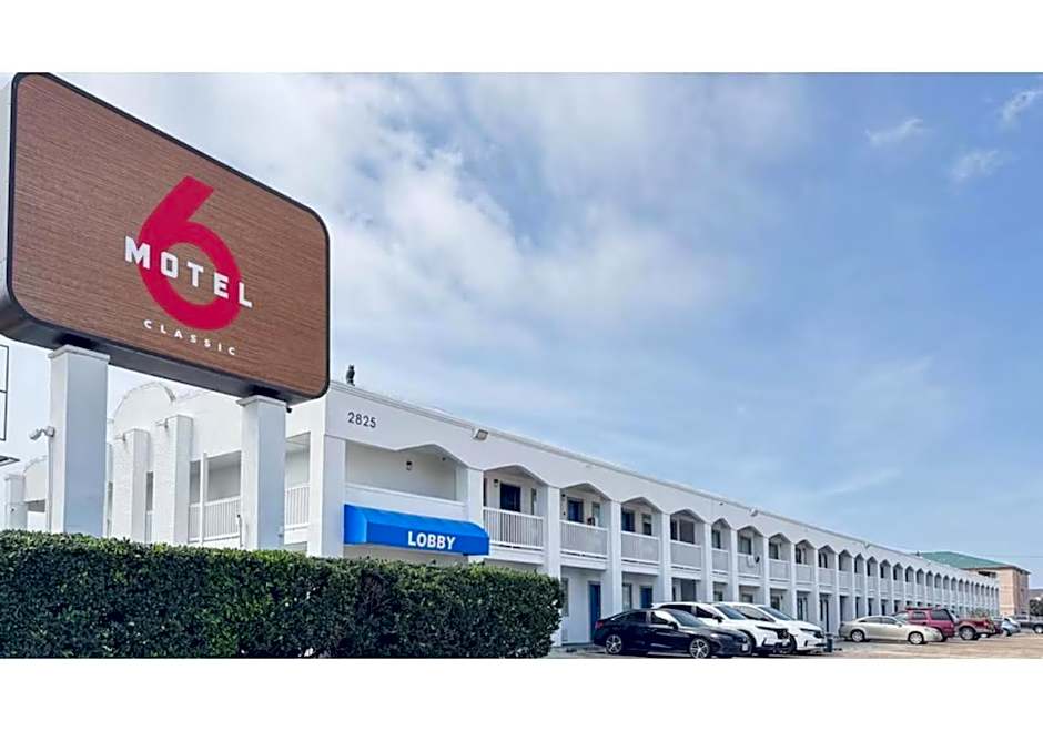Motel 6 Galveston, TX Seawall
