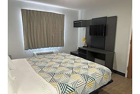 1 King Bed | Non-Smoking, Kitchen