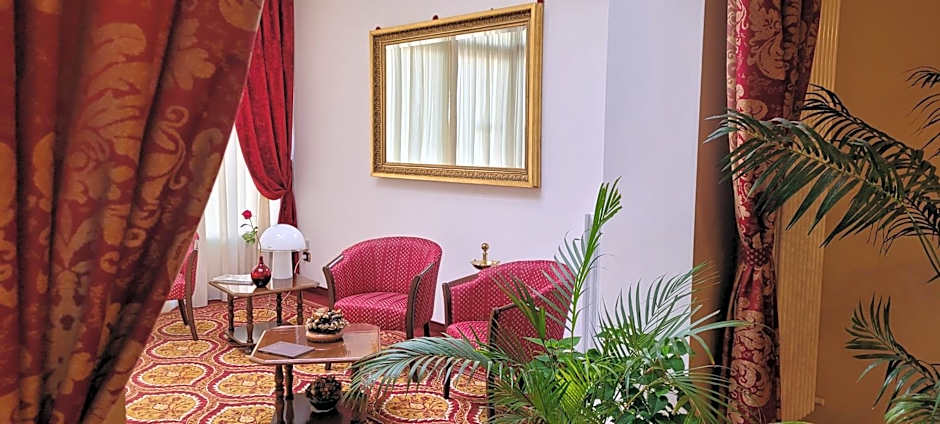 HOTEL PARADISO