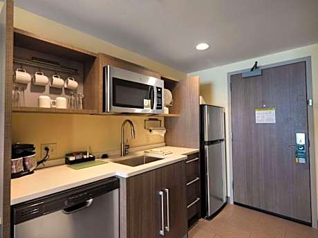 One-Bedroom King Suite - Non-Smoking
