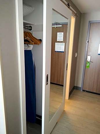King Room with Whirlpool - Non-Smoking