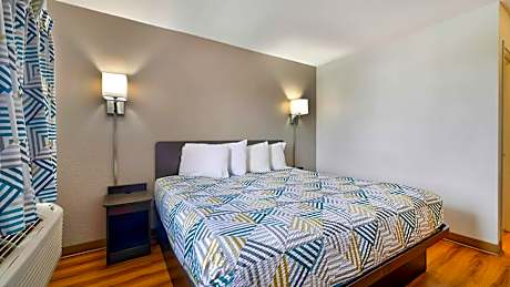 Queen Room - Disability Access - Non-Smoking