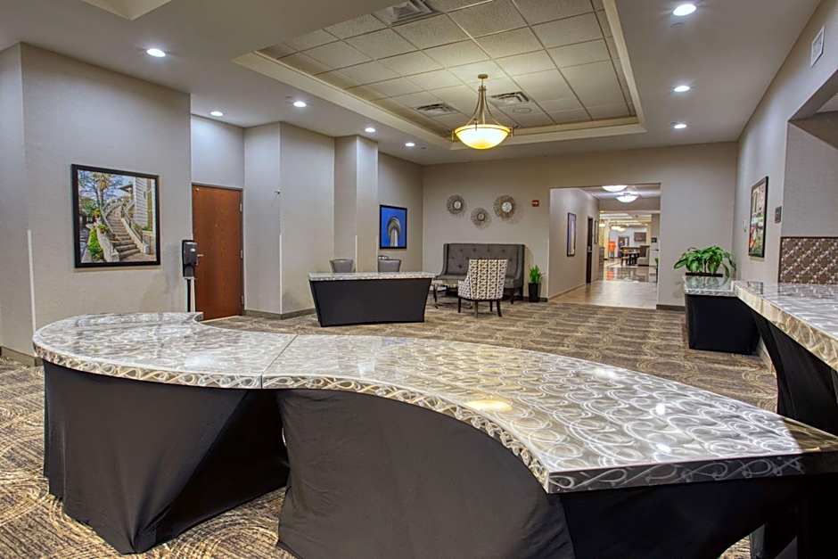Drury Inn & Suites Near La Cantera