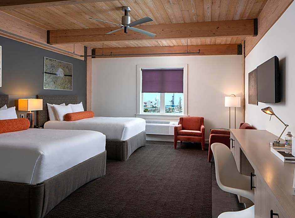 Harbor House Hotel and Marina at Pier 21