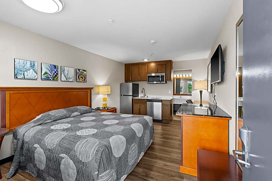 Basecamp Puyallup a Travelodge by Wyndham