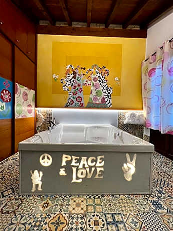 Deluxe Suite with Spa Bath