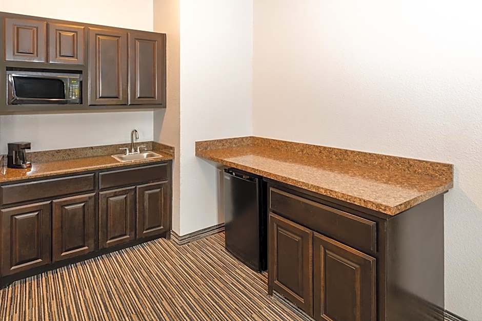 La Quinta Inn & Suites by Wyndham Mt. Pleasant