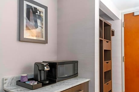 Queen Room with Two Queen Beds - Mobility and Hearing Access