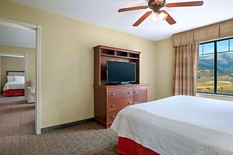 Two Bedroom Suite with One King and Two Queen Beds - Non-Smoking