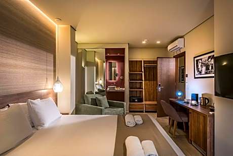 Triple Room with City View