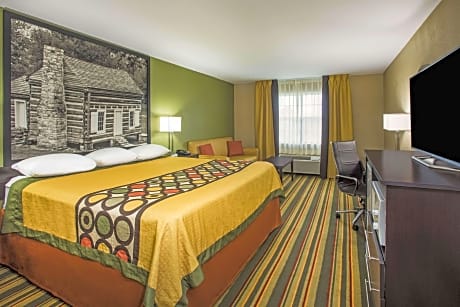 1 King Bed Suite Non-Smoking
