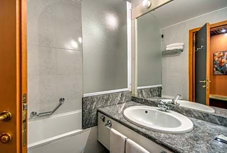 Double single use room