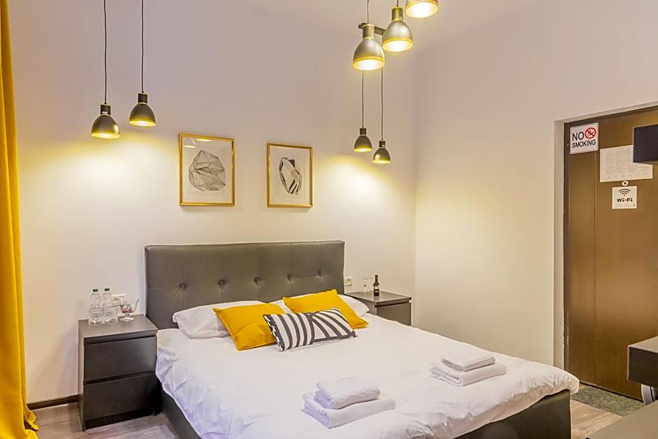 CHÂTEAU: Upscale Suites in Bucharest's Historical Center!