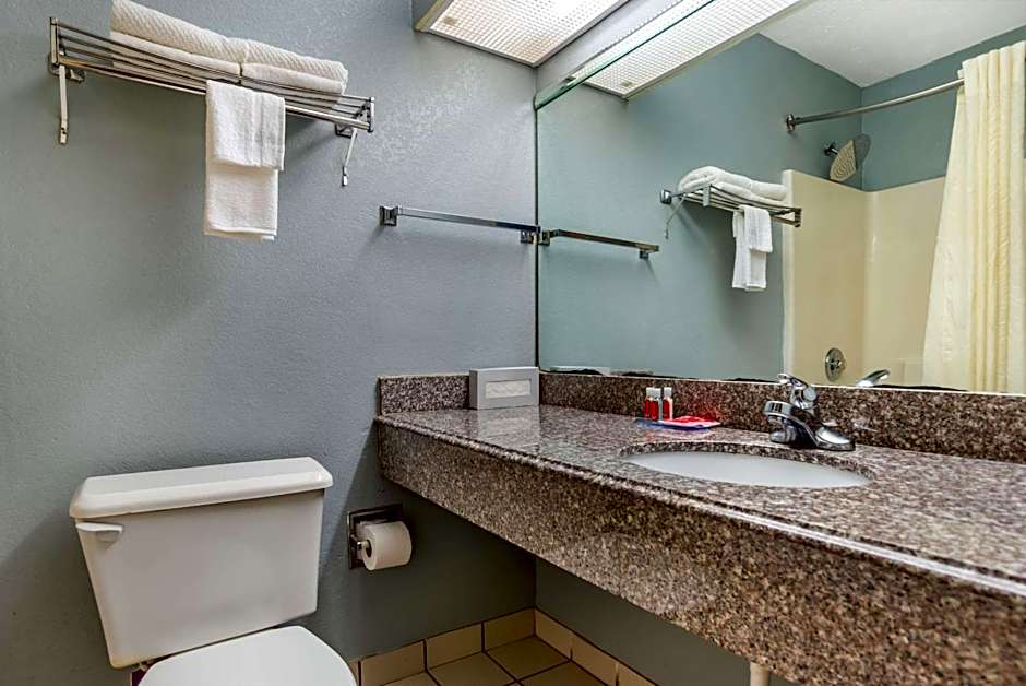 Econo Lodge Inn & Suites Philadelphia