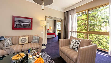 Junior Suite City view with one King Bed