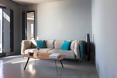 Solar Two Bedroom Villa with Sunset View and Outdoor Jetted Pool