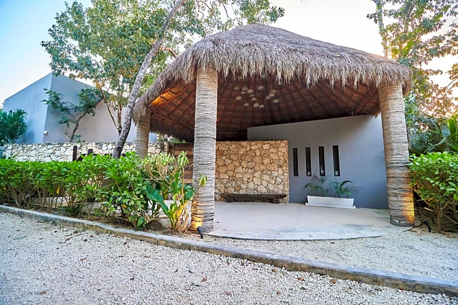 Kuun Tulum By Lockey
