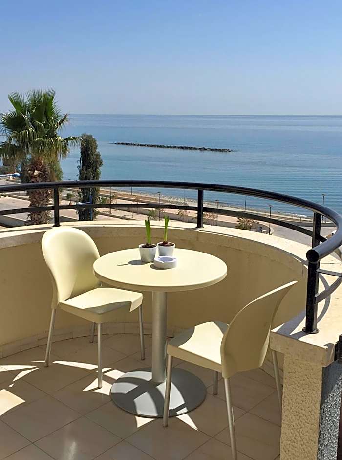 Pigeon Beach Hotel Apartments