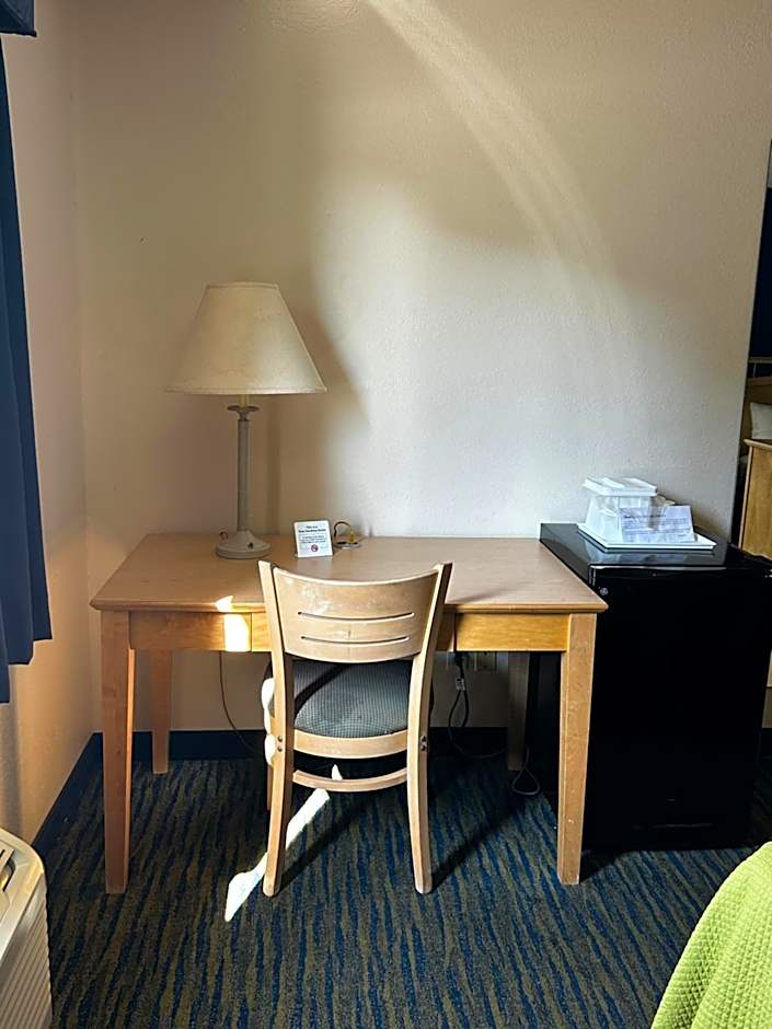 Ameristay Inn & Suites