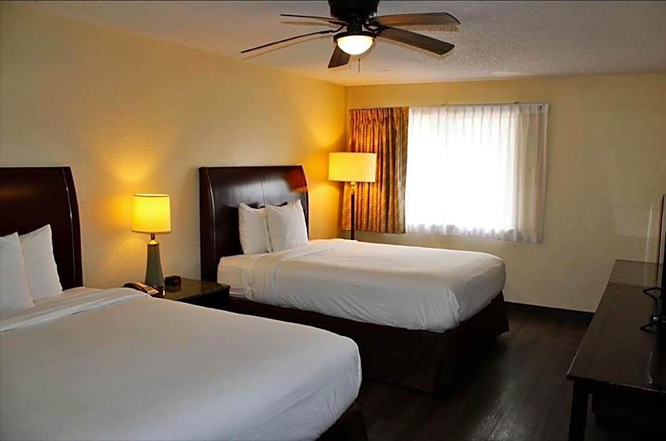 Days Inn & Suites by Wyndham Marshall