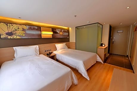 Double Room with City Theme