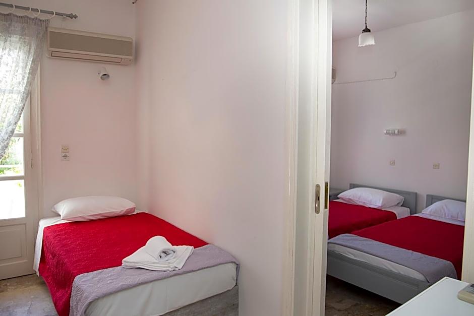 Photo 1 of 4 of Quadruple Room