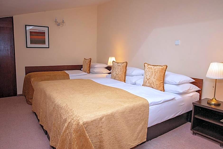 FLEUR DE LIS HOTEL