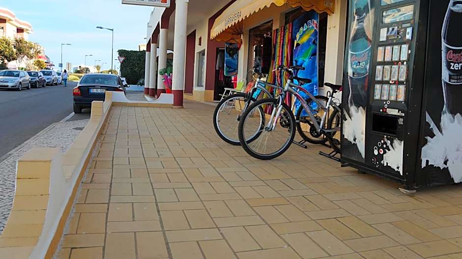 Apartamentos e Quartos Atalaia