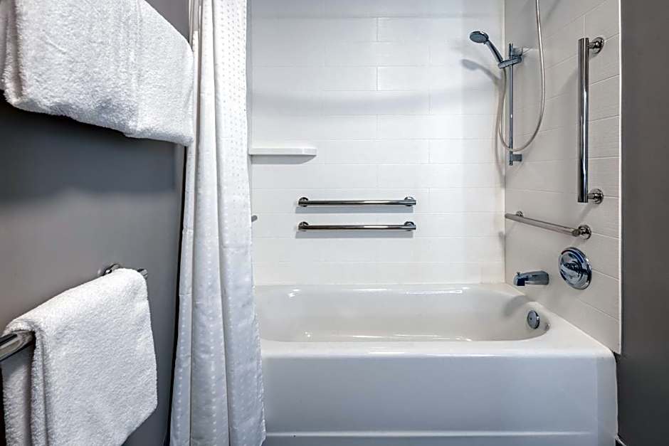 Holiday Inn Express Hotel & Suites Dewitt - Syracuse By IHG