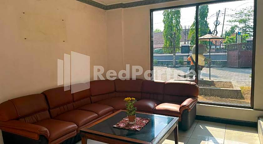 Hotel Dewi near GOR Merdeka Jombang Mitra RedDoorz