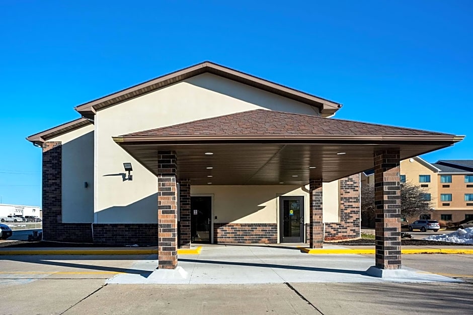 Quality Inn Galesburg near US Highway 34 and I-74