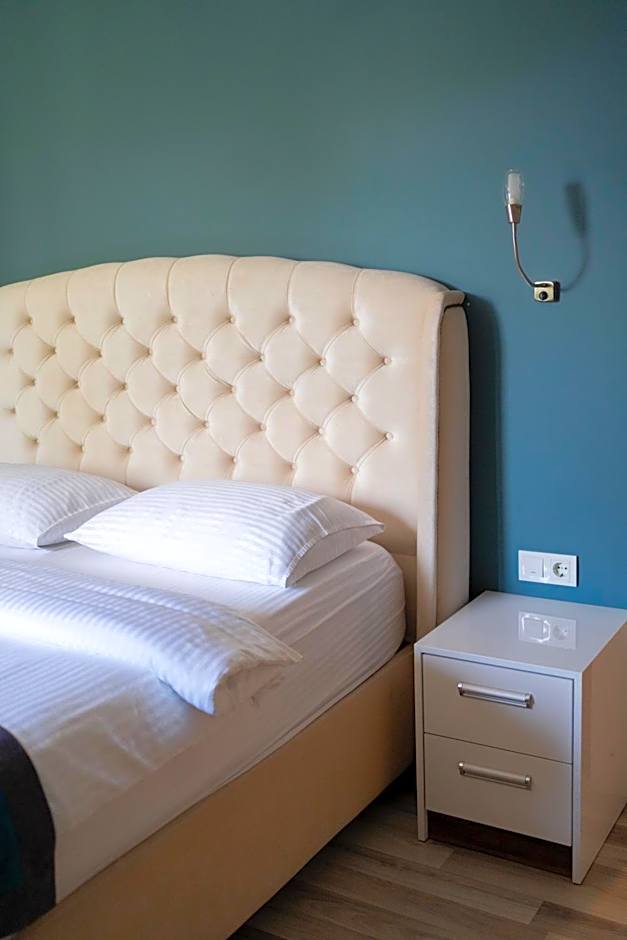Azur Hotel
