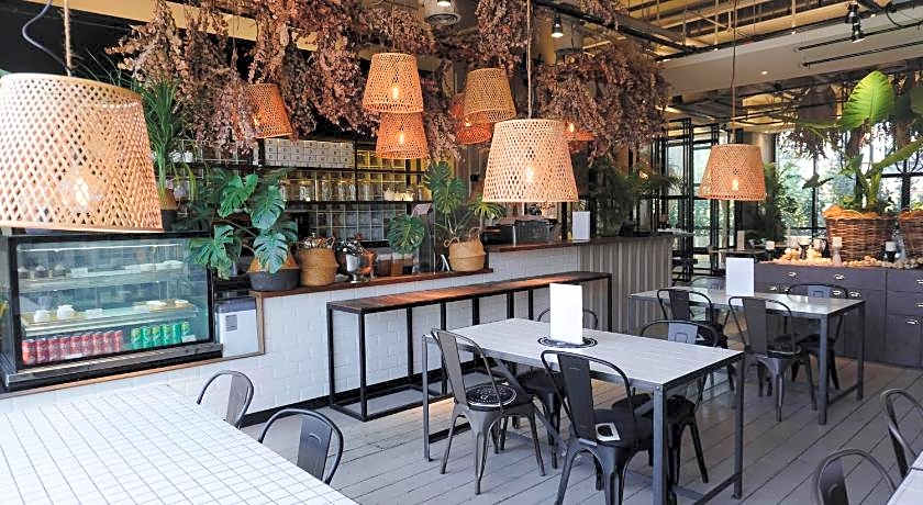 M ROOF HOTEL & RESIDENCES