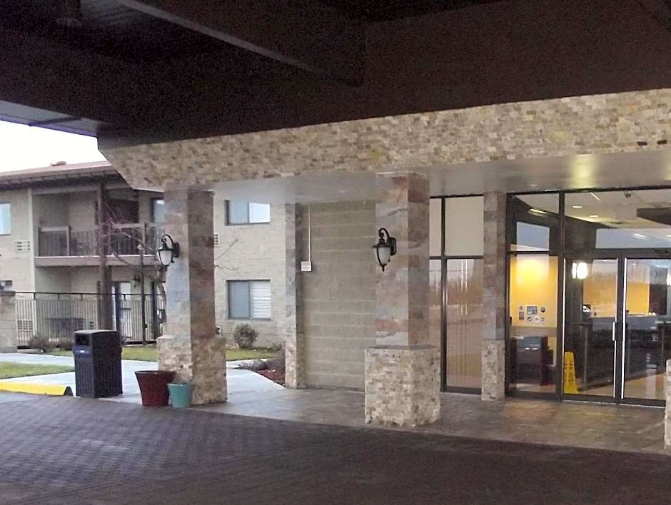 Best Western Plus Lake Front Hotel