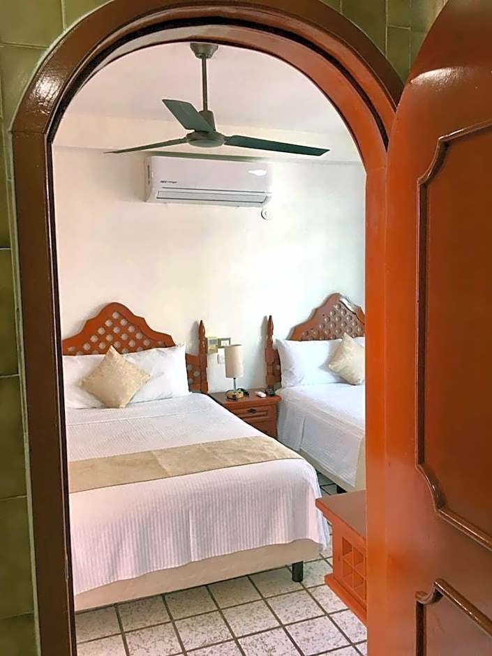 Hotel Bucaneros