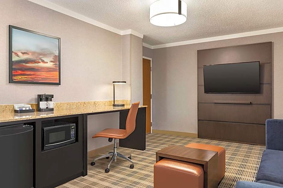 Embassy Suites By Hilton Hotel Kansas City-Overland Park