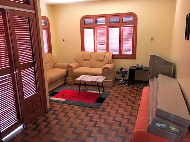 Bela casa, com internet, piscina e churrasqueira para descansar e desfrutar, dias de paz