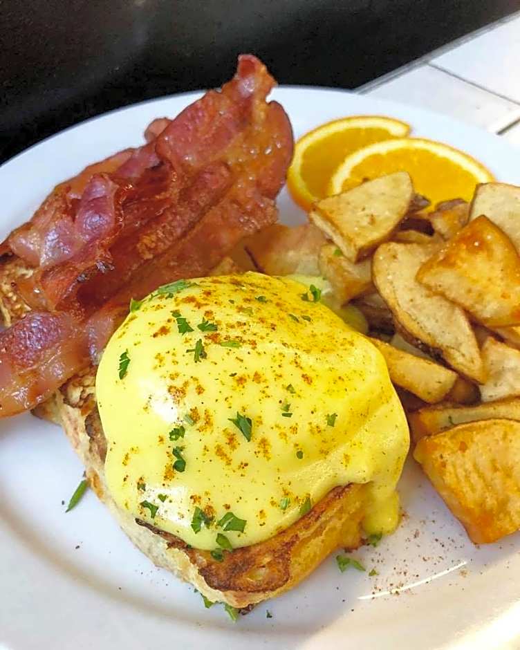 Claymore Inn and Suites