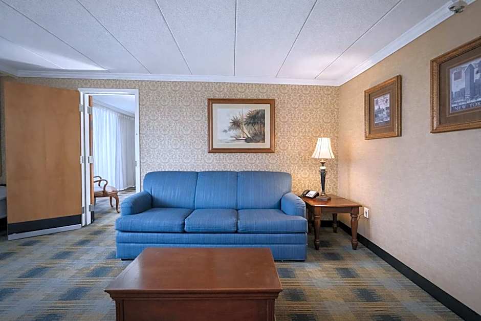 Riverview Inn & Suites
