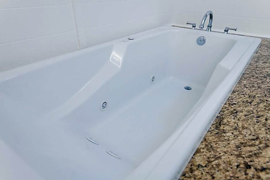 Holiday Inn Express & Suites Lexington NW-The Vineyard by IHG