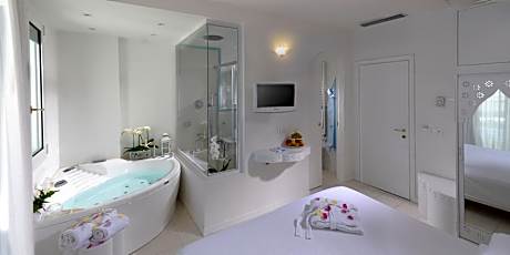 Double Room with Hot Tub