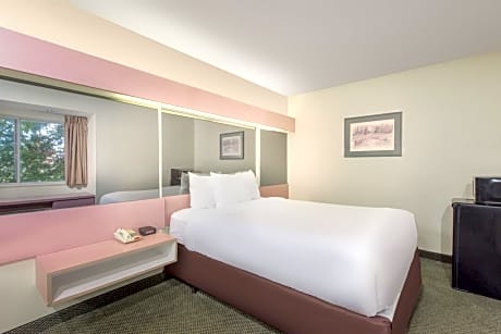 Accessible Queen Bed Nonsmoking Room With Roll-In Shower, Safe Bars And Continental Breakfast