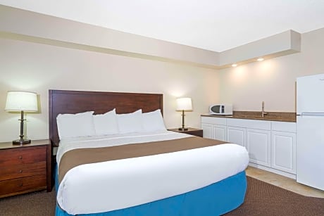 1 King Bed Non-Smoking