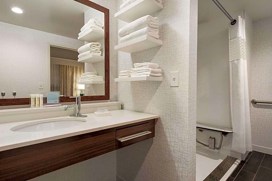 Hampton Inn By Hilton Lincoln Airport
