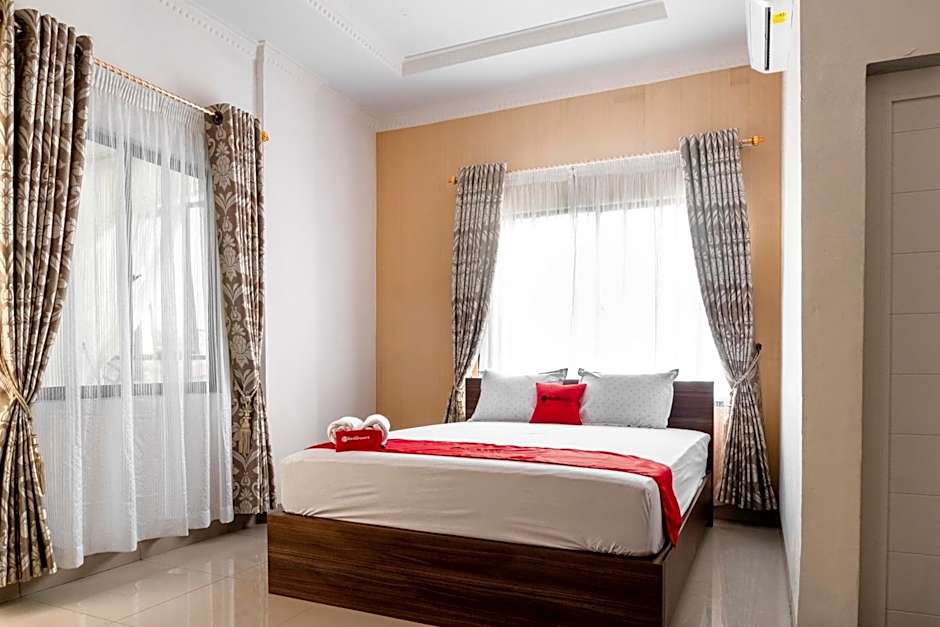 RedDoorz Syariah near Stadion Teladan Medan