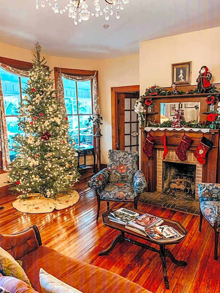 Sweetwater Branch Inn Bed And Breakfast