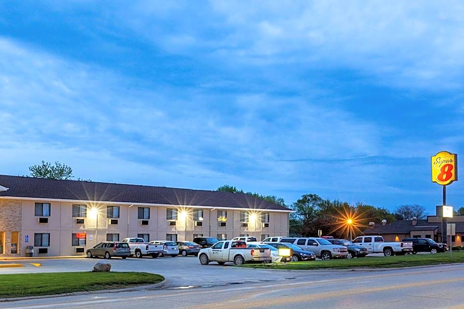 Super 8 by Wyndham Storm Lake